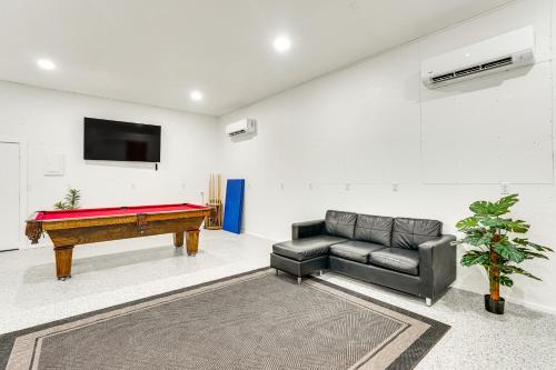 15 Mi to Downtown Sioux Falls: Gem w/ Yard! in Hartford (SD)