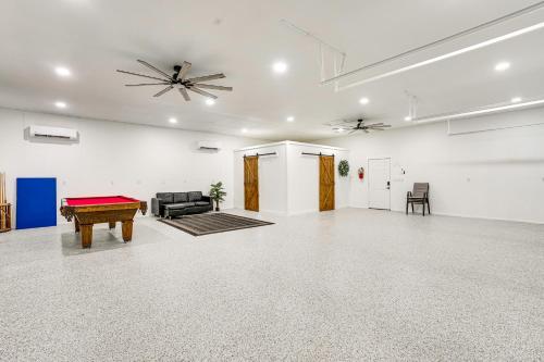 15 Mi to Downtown Sioux Falls: Gem w/ Yard! in Hartford (SD)