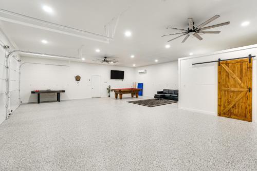 15 Mi to Downtown Sioux Falls: Gem w/ Yard! in Hartford (SD)