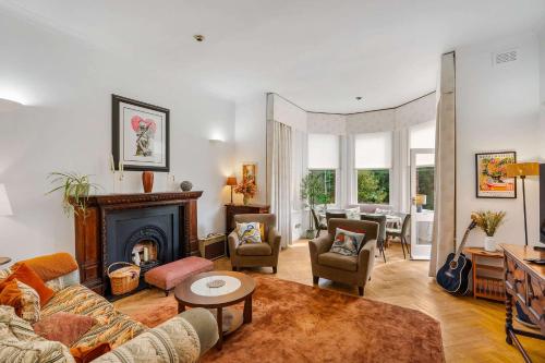 Beautiful 4 bed in Hampstead with Garden & Parking, London