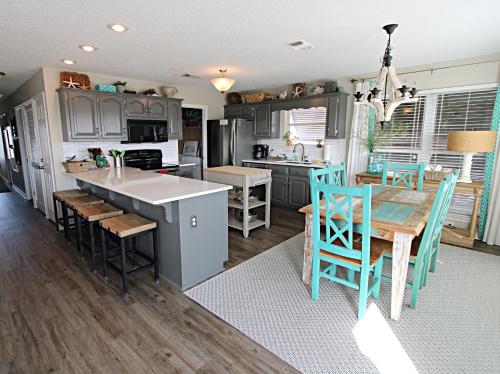 Facilities, Pelican's Rest Beach House in Fort Morgan