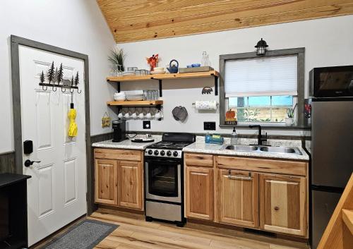 Smoky Mountain Retreat - 2 Cabins in Cosby (TN)