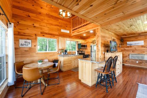 Cloud 9 Cabin with an indoor pool hot tub & fire pit, Bryant (foto 8)