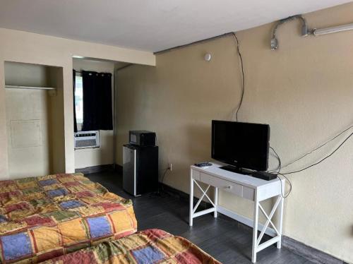 Slumberland Motel