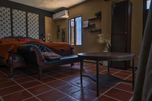 Penthouse with Private Rooftop! - image 9