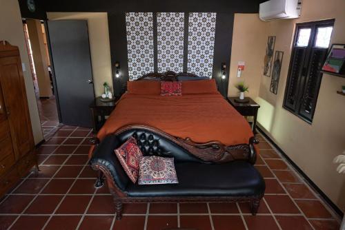 Penthouse with Private Rooftop! - image 7