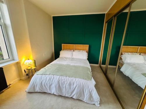 Stylish 2-Bedroom Modern Flat in Coldside