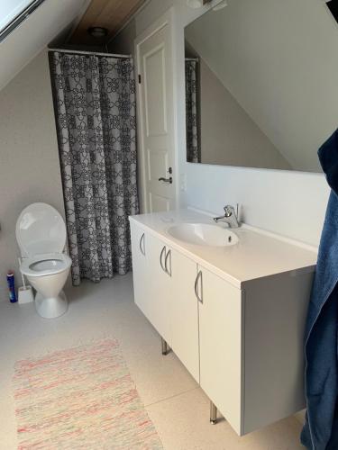 Stort Værelse pa Landsted nær Løkken in Lokken