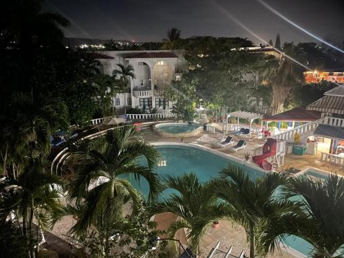 Paradise View- Oceanfront Oasis in Runaway Bay