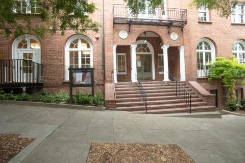 Exterior view, SF Zen Center Guestrooms in Haight Ashbury