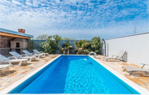 Peldbaseins, Stunning Home In Kakma in Donja Jagodnja