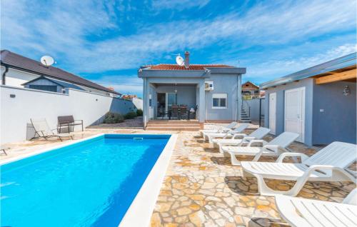 Peldbaseins, Stunning Home In Kakma in Donja Jagodnja