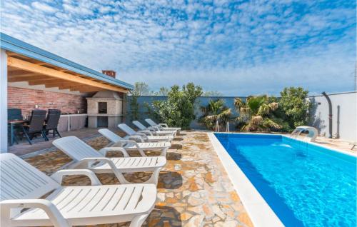 Peldbaseins, Stunning Home In Kakma in Donja Jagodnja