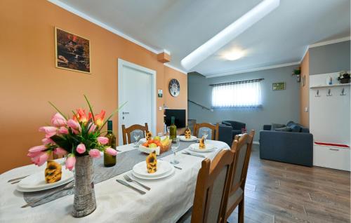 virtuve, Stunning Home In Sveti Kriz in Klanjec