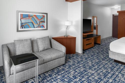 Fairfield Inn and Suites by Marriott Calhoun - image 10