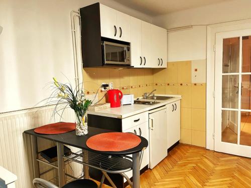 One-Bedroom Apartment image 6