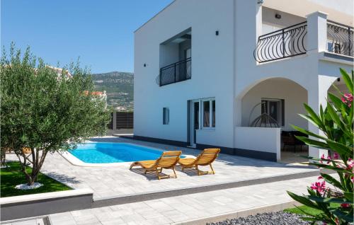 Beach Front Home In Kastel Novi – khách sạn tại Kastel Novi