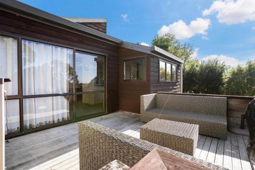 Waiake Family Retreat - Auckland Holiday Home, Auckland (photo 5)