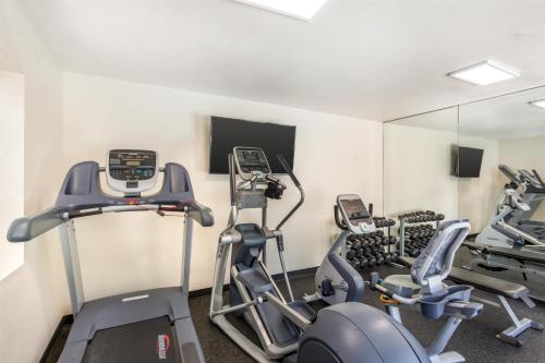 Best Western Luxury Inn - image 9