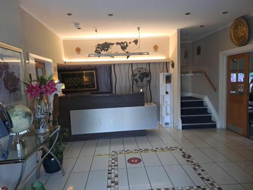 Park Crescent Hotel, Manchester (photo 4)