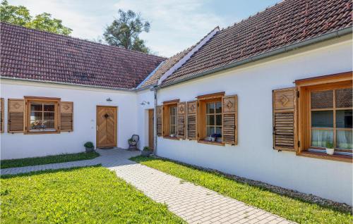 One-Bedroom Apartment in Limberg - image 12