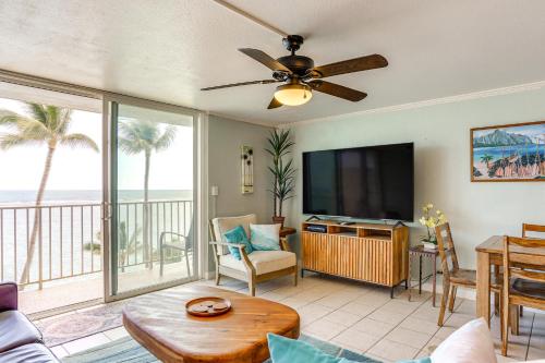Beachfront Penthouse w/ 3 Lanais on O’ahu! in Punaluu (HI)