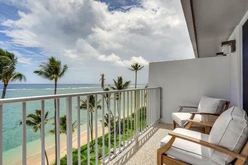 Beachfront Penthouse w/ 3 Lanais on O’ahu! in Punaluu (HI)