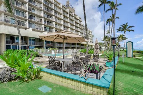 Beachfront Penthouse w/ 3 Lanais on O’ahu! in Punaluu (HI)