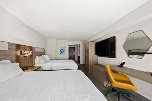 Holiday Inn Express & Suites Raleigh NE - Medical Ctr Area an IHG Hotel - image 2