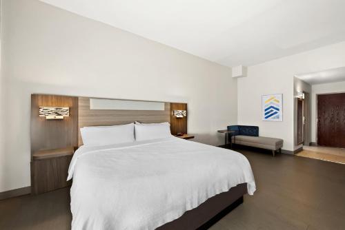 Holiday Inn Express & Suites Raleigh NE - Medical Ctr Area an IHG Hotel - image 10