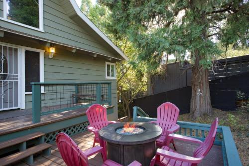 Lakeview Ridge by AvantStay Fire Pit Game Room in Lake Arrowhead, USA