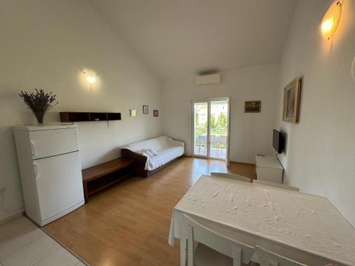 Two-Bedroom Apartment with Terrace image 5