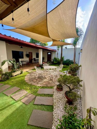 Hostal DEYLUWIN in Juayua