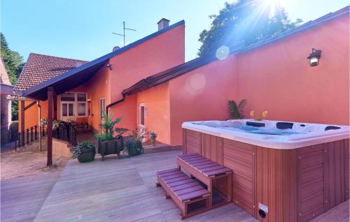 Awesome Home In Daruvar With Jacuzzi