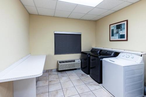 Candlewood Suites Georgetown an IHG Hotel - image 9