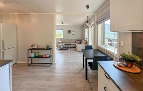 Cocina, 5 Bedroom Awesome Home In Etne in Etne