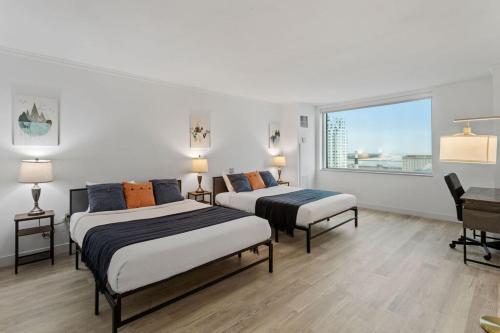 Stylish CozySuites Condo at Showboat #2