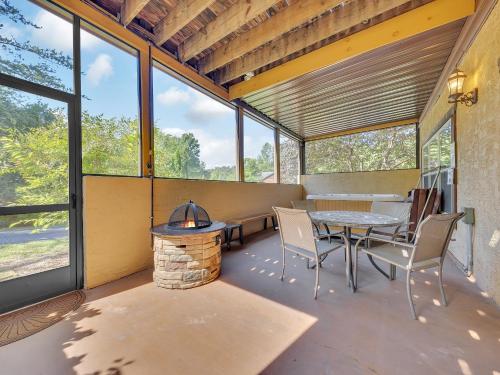 Moonshine Hollow cabin - image 8