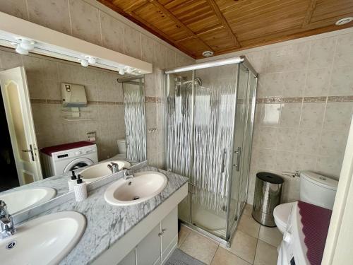 Holiday Home (4 Adults) image 10