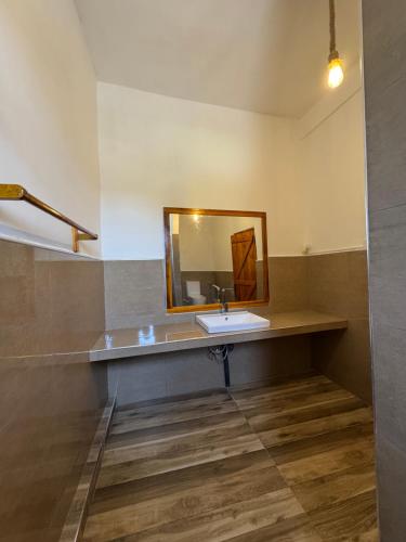 Deluxe Double Room image 8