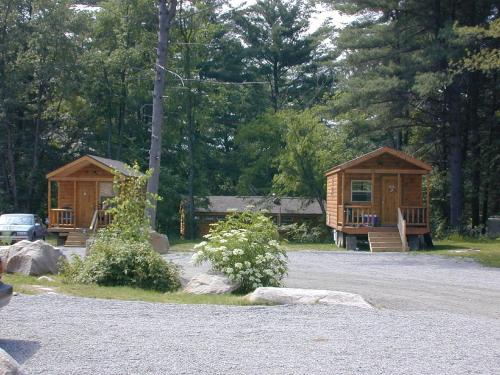 

Lake George Escape 24 Ft. Cabin 5