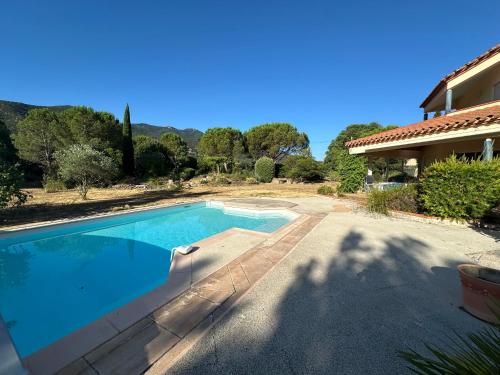 Villa 4 Faces à Laroque-des-Albères avec Piscine et Terrasse - FR-1-732-67 gîte à louer Saint-Genis-Les-Fontaines