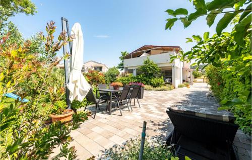 2 Bedroom Awesome Apartment In Bibinje