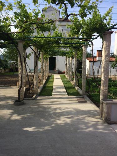 Yacht Beach Apartments - image 9