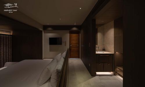 Deluxe Double Room with Sea View image 5