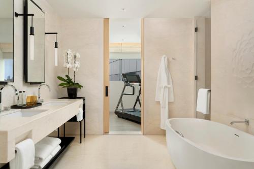 room detail thumbnail 2