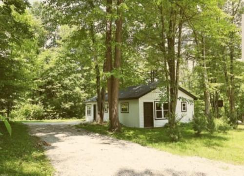 . The Reel Freedom Cottage at Leesville Lake
