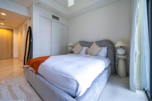 Homes Beyond l Studio Chic City Escape Aykon City Tower C, Дубай (фото 7)