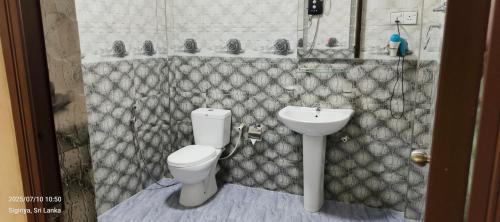 Double Room with Garden View image 10