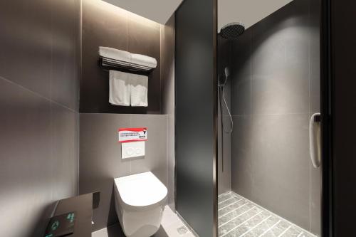 Double Room with Private Bathroom image 5